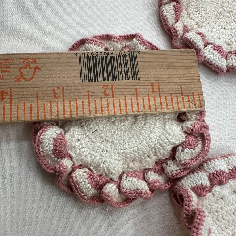 Set of 4 Handmade Crochet Coasters Cream Pink Scalloped Edged Drinkware‎